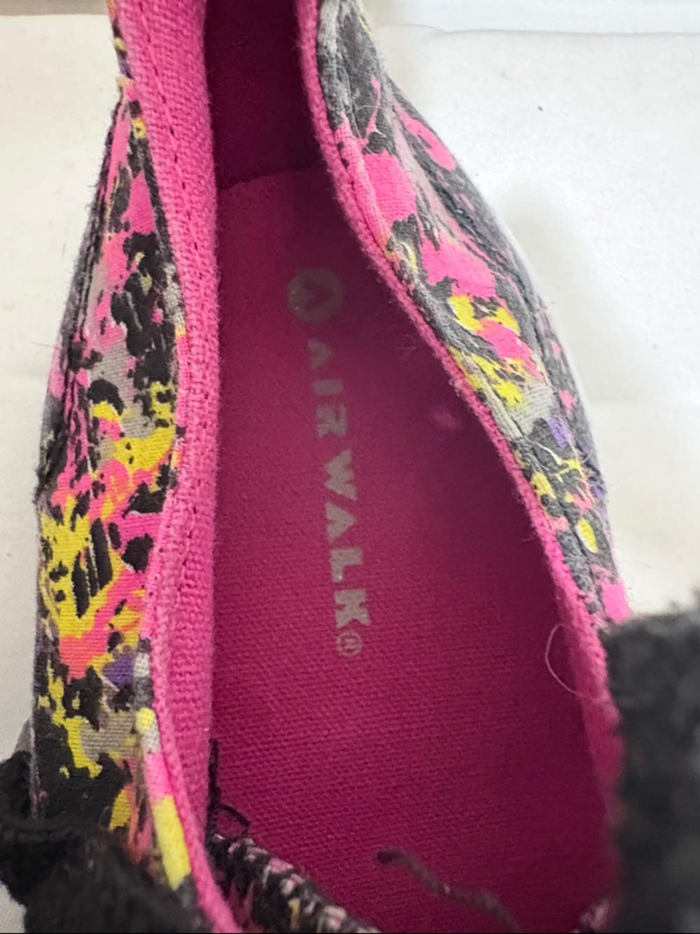 Airwalk Pink Black Yellow Paint-Splatter Low-Top Sneakers - Picture 2 of 4